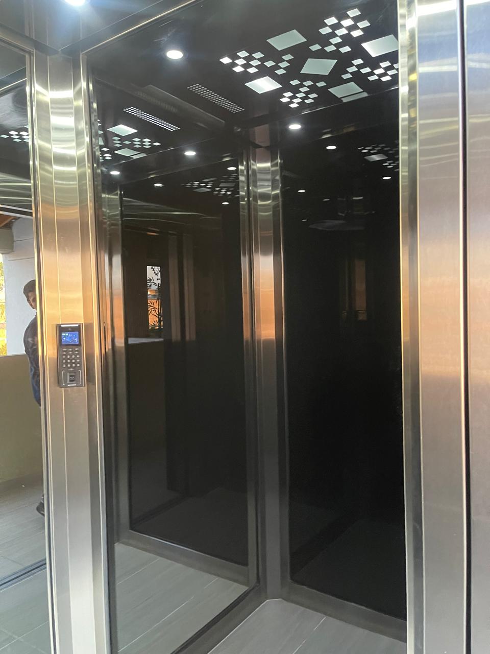 Sistema registro facial acceso ascensor Edificio El Rubí — OTA Vertical asesoría